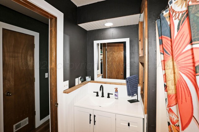 315 Walnut Ave, Panhandle, TX 79068 - bathroom with vanity