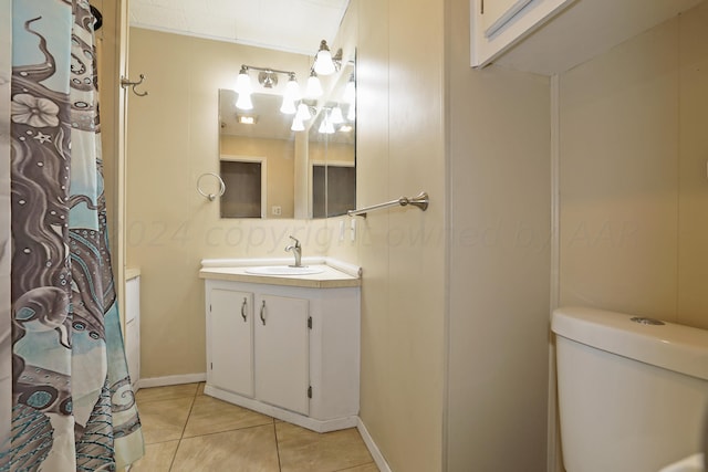 1307 Cooley Dr, Borger, TX 79007 - full bath featuring toilet, vanity, tile patterned flooring, and baseboards