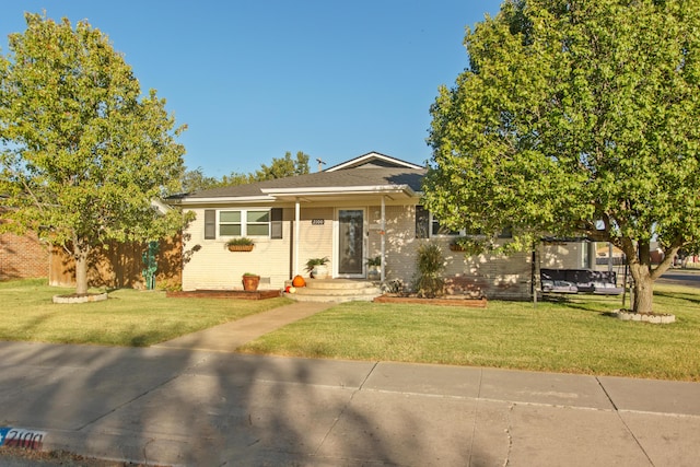 view of front facade with a front yard