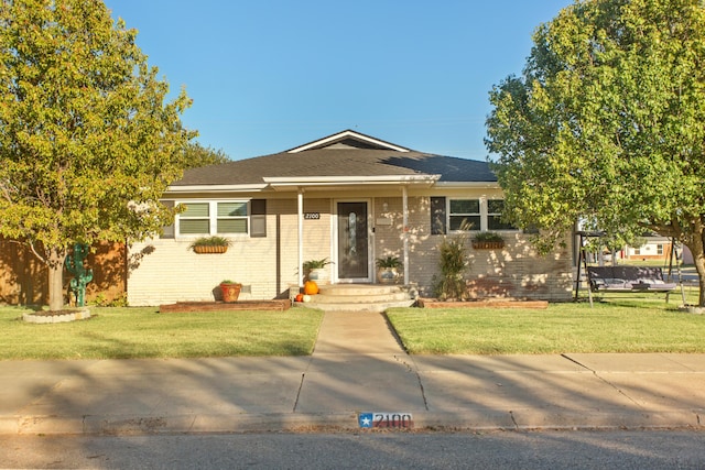 view of front of property with a front yard