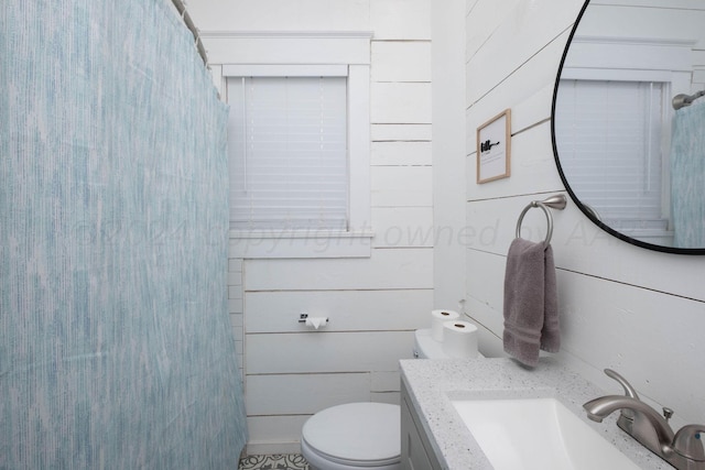 bathroom with vanity, toilet, and a shower with shower curtain