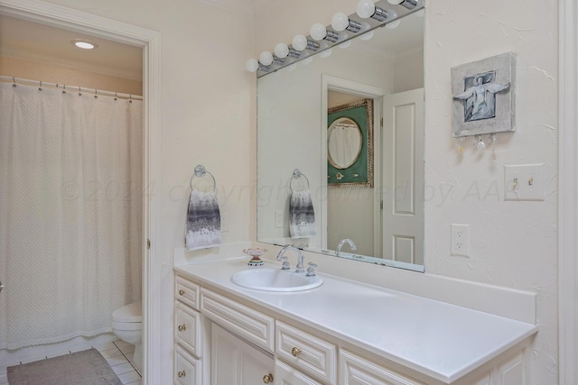 2606 S Lipscomb St, Amarillo, TX 79109 - full bathroom featuring toilet, vanity, crown molding, and tile patterned flooring