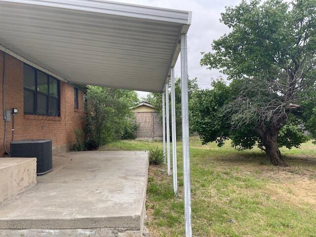 1805 N Jefferson St, Amarillo, TX 79107 - view of patio / terrace featuring an attached carport