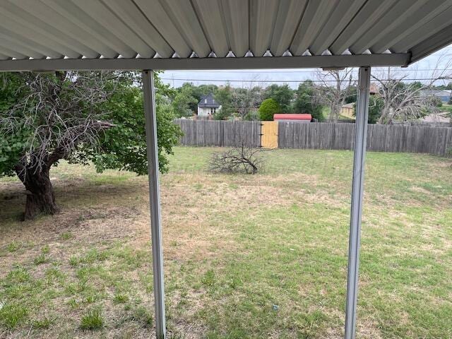 1805 N Jefferson St, Amarillo, TX 79107 - view of fenced backyard