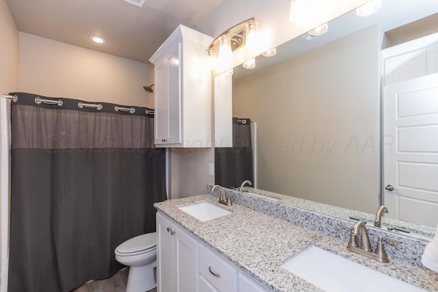 full bath featuring toilet, wood finished floors, a shower with curtain, double vanity, and recessed lighting