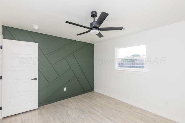 3807 Hancock St, Amarillo, TX 79109 - unfurnished room with light wood-type flooring, a ceiling fan, a smoke detector, and baseboards