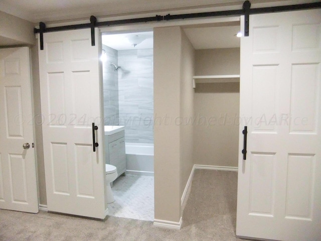 bathroom with tiled shower / bath and toilet