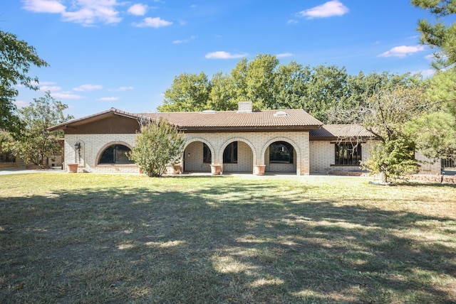 mediterranean / spanish-style home featuring a front yard