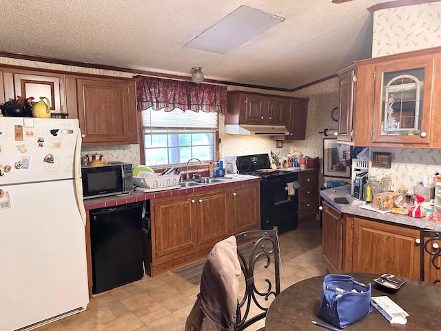 kitchen with a textured ceiling, sink, black appliances, and crown molding