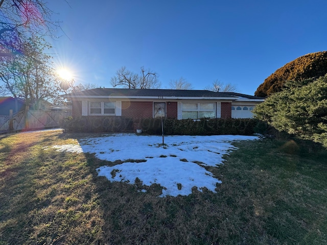 single story home featuring a yard