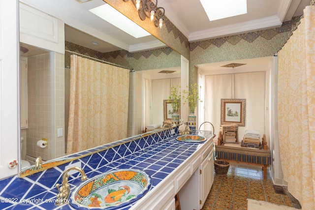 1607 S Harrison St, Amarillo, TX 79102 - full bath featuring ornamental molding, double vanity, wallpapered walls, and a shower with curtain