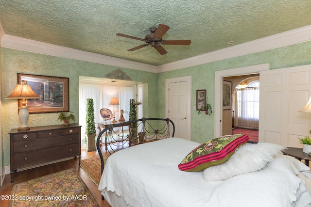 1607 S Harrison St, Amarillo, TX 79102 - bedroom featuring crown molding, wood finished floors, a textured ceiling, and a ceiling fan