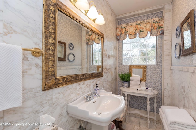 1607 S Harrison St, Amarillo, TX 79102 - full bathroom featuring a sink, ornamental molding, and tile walls