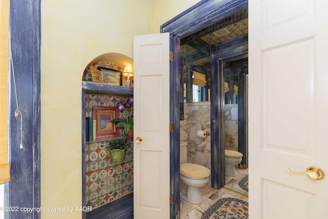 1607 S Harrison St, Amarillo, TX 79102 - bathroom featuring toilet