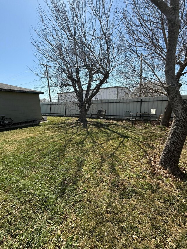 600 S Williston St, White Deer, TX 79097 - view of yard featuring a fenced backyard