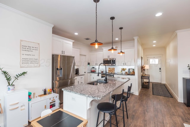 25 Nicci Ln, Canyon, TX 79015 - kitchen featuring appliances with stainless steel finishes, a sink, crown molding, white cabinetry, and backsplash