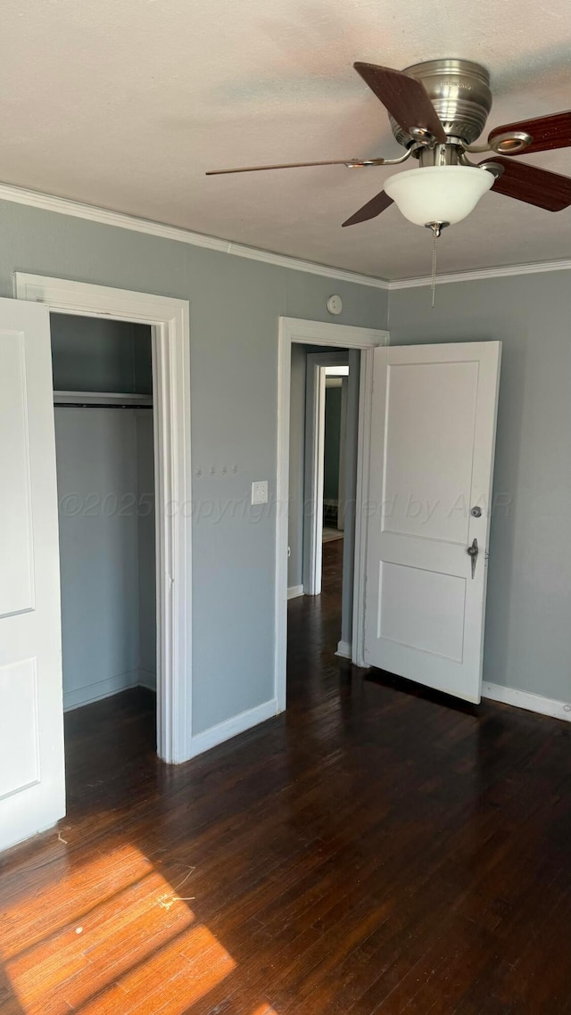 unfurnished bedroom with wood finished floors, a ceiling fan, ornamental molding, and baseboards