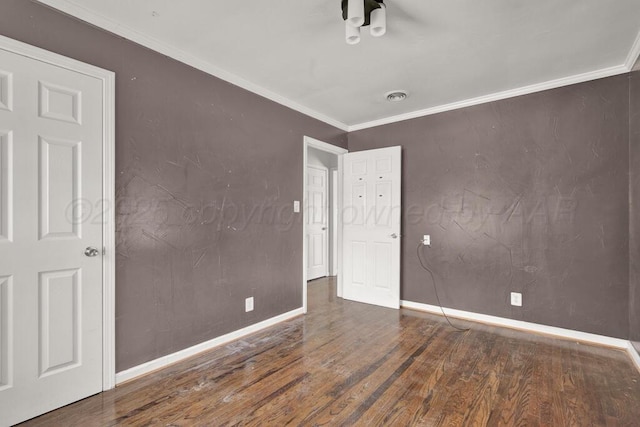 unfurnished room featuring wood finished floors, baseboards, ornamental molding, and a ceiling fan