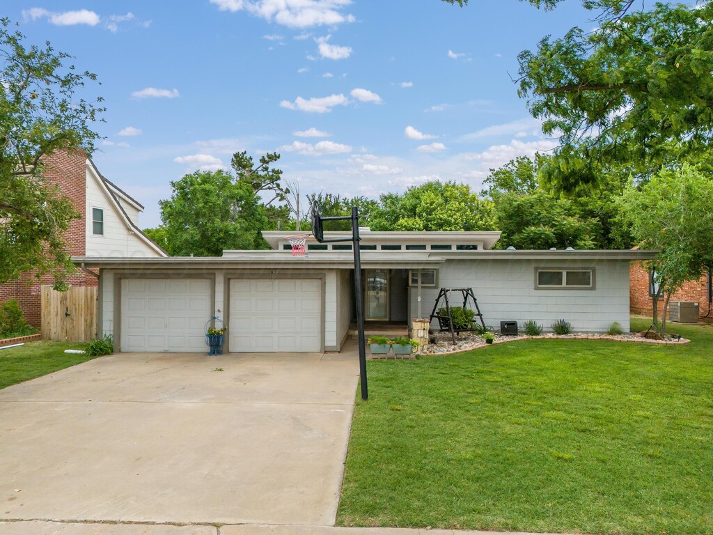 123 Bellaire Ave, Dumas, TX 79029 - photo 1