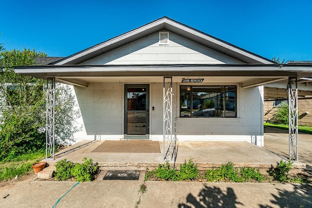 view of front of property featuring covered porch