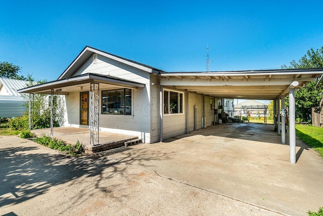 view of front facade featuring a carport