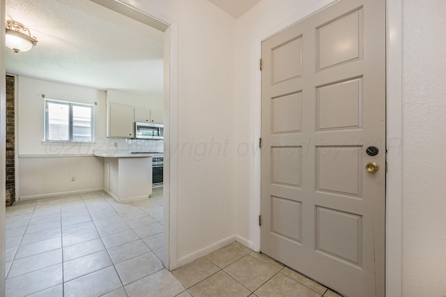 4720 Cherokee Trl, Amarillo, TX 79109 - entrance foyer with light tile patterned floors and baseboards