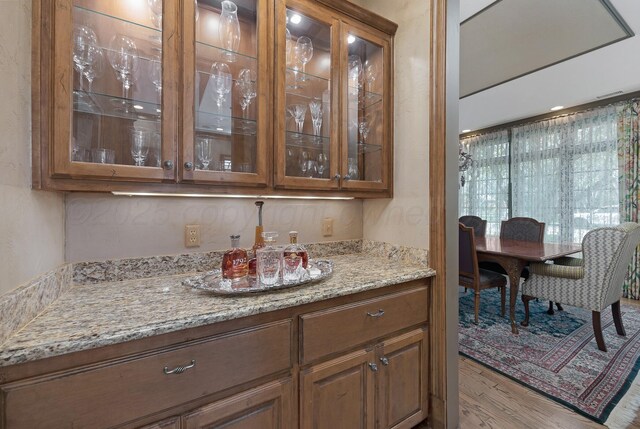 3506 Van Winkle Dr, Amarillo, TX 79121 - bar featuring wood finished floors