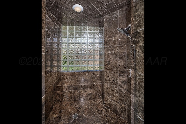 3506 Van Winkle Dr, Amarillo, TX 79121 - full bathroom featuring tiled shower