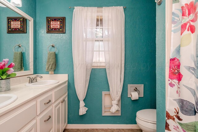 4512 Gem Lake Rd, Amarillo, TX 79106 - bathroom featuring double vanity and a textured wall