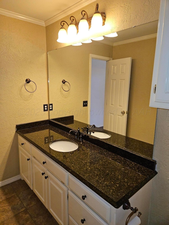 7205 Columbia Ln, Amarillo, TX 79109 - bathroom featuring a textured wall and vanity
