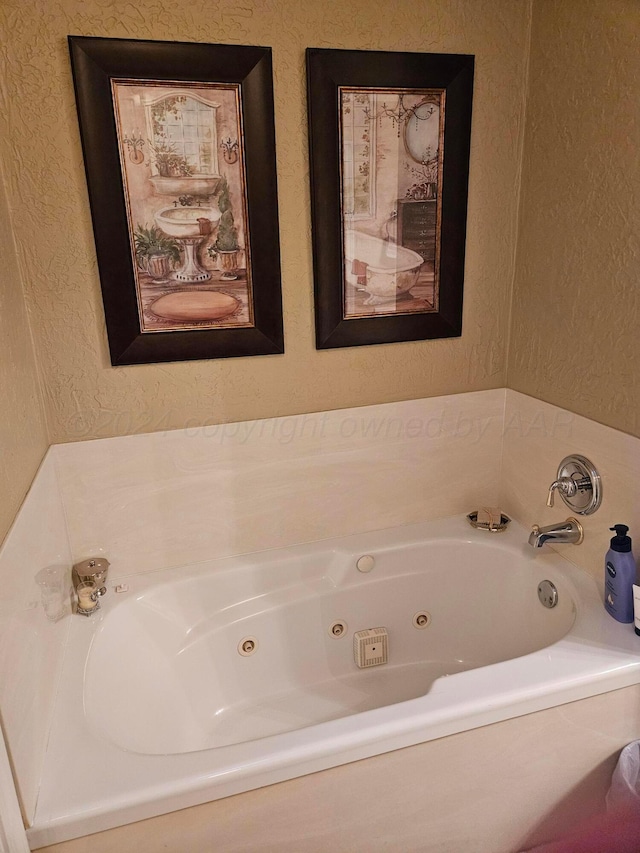 7205 Columbia Ln, Amarillo, TX 79109 - full bathroom featuring a textured wall and a whirlpool tub