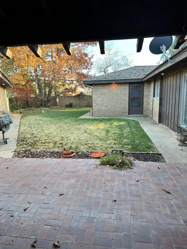 view of yard with a patio