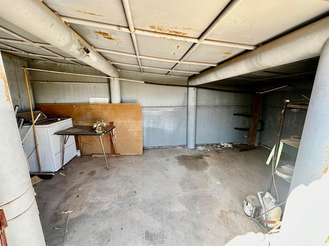 basement featuring independent washer and dryer