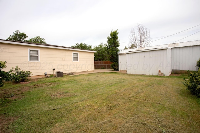 4405 S Ong St, Amarillo, TX 79110 - view of yard with an outdoor structure