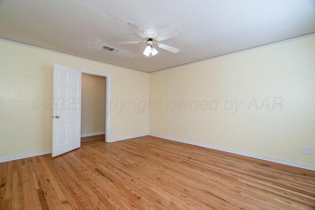 unfurnished room featuring light hardwood / wood-style flooring and ceiling fan