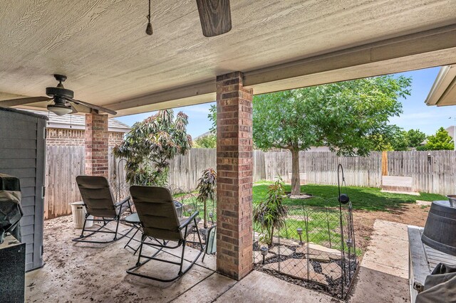 7402 Southbend Dr, Amarillo, TX 79119 - fenced backyard featuring a patio area and a ceiling fan