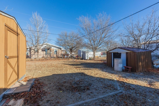 view of yard with a shed