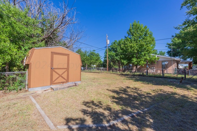 view of yard with a shed