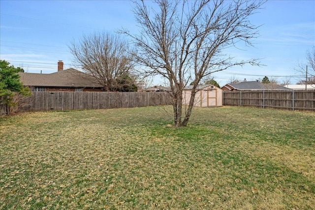 view of yard with a storage unit