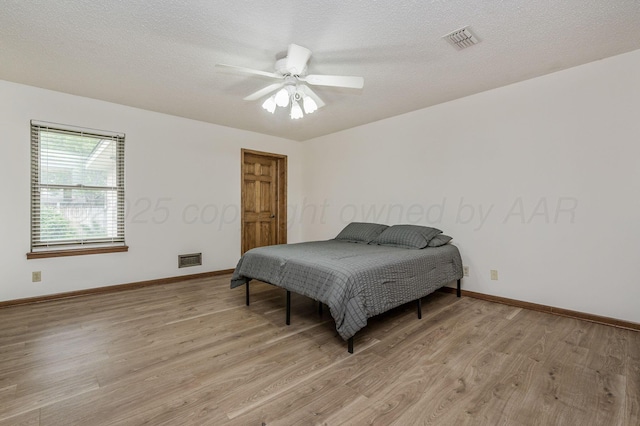 613 Bennett Dr, Dumas, TX 79029 - bedroom featuring light wood-style floors, baseboards, and ceiling fan