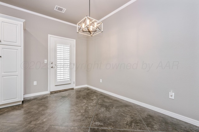 unfurnished room with concrete flooring, a chandelier, visible vents, baseboards, and ornamental molding