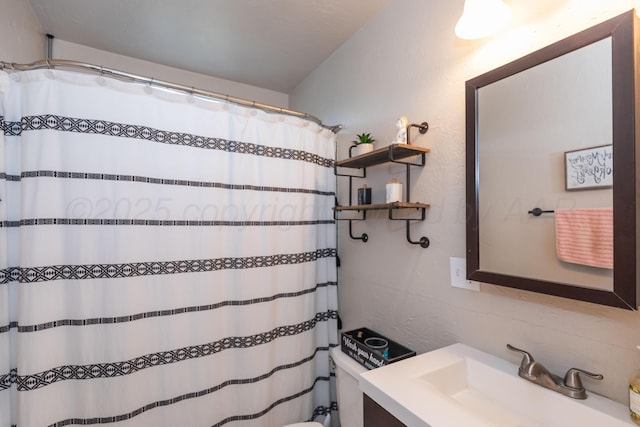 1910 S Seminole St, Amarillo, TX 79103 - full bathroom featuring vanity and curtained shower
