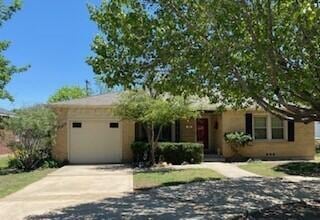 2237 Locust St, Amarillo, TX 79109 - ranch-style home featuring an attached garage, driveway, and stucco siding