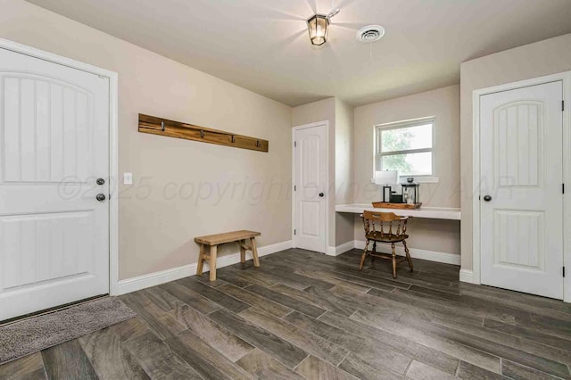 5800 Hester Rd, Amarillo, TX 79124 - entryway with dark wood-style floors and baseboards