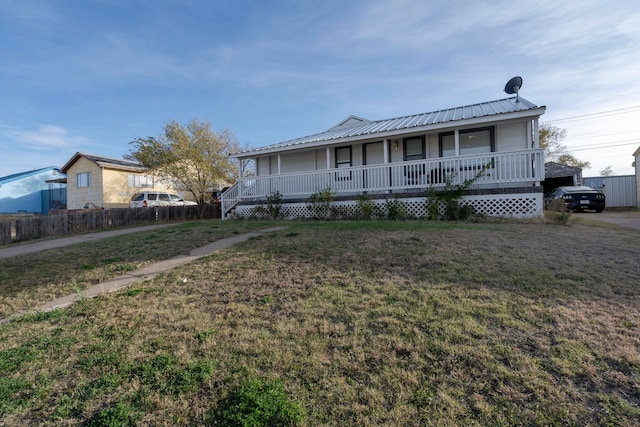 view of front of house with covered porch and a front lawn