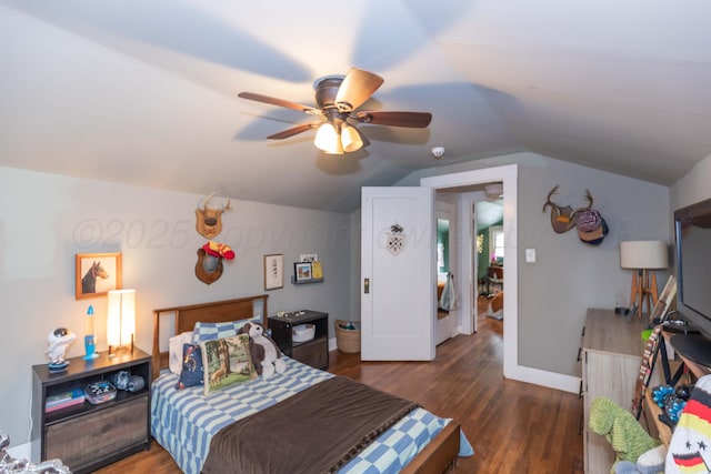 bedroom with wood finished floors, lofted ceiling, a ceiling fan, and baseboards
