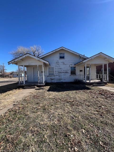 view of front of property with covered porch