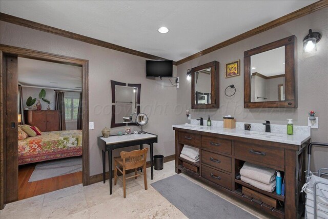 100 S Avondale St, Amarillo, TX 79106 - ensuite bathroom featuring crown molding and double vanity