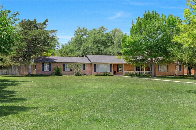 100 S Avondale St, Amarillo, TX 79106 - single story home with a porch and brick siding
