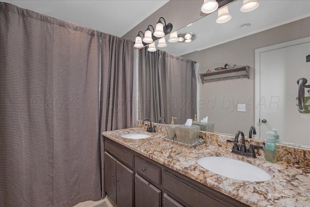 100 S Avondale St, Amarillo, TX 79106 - full bath featuring double vanity